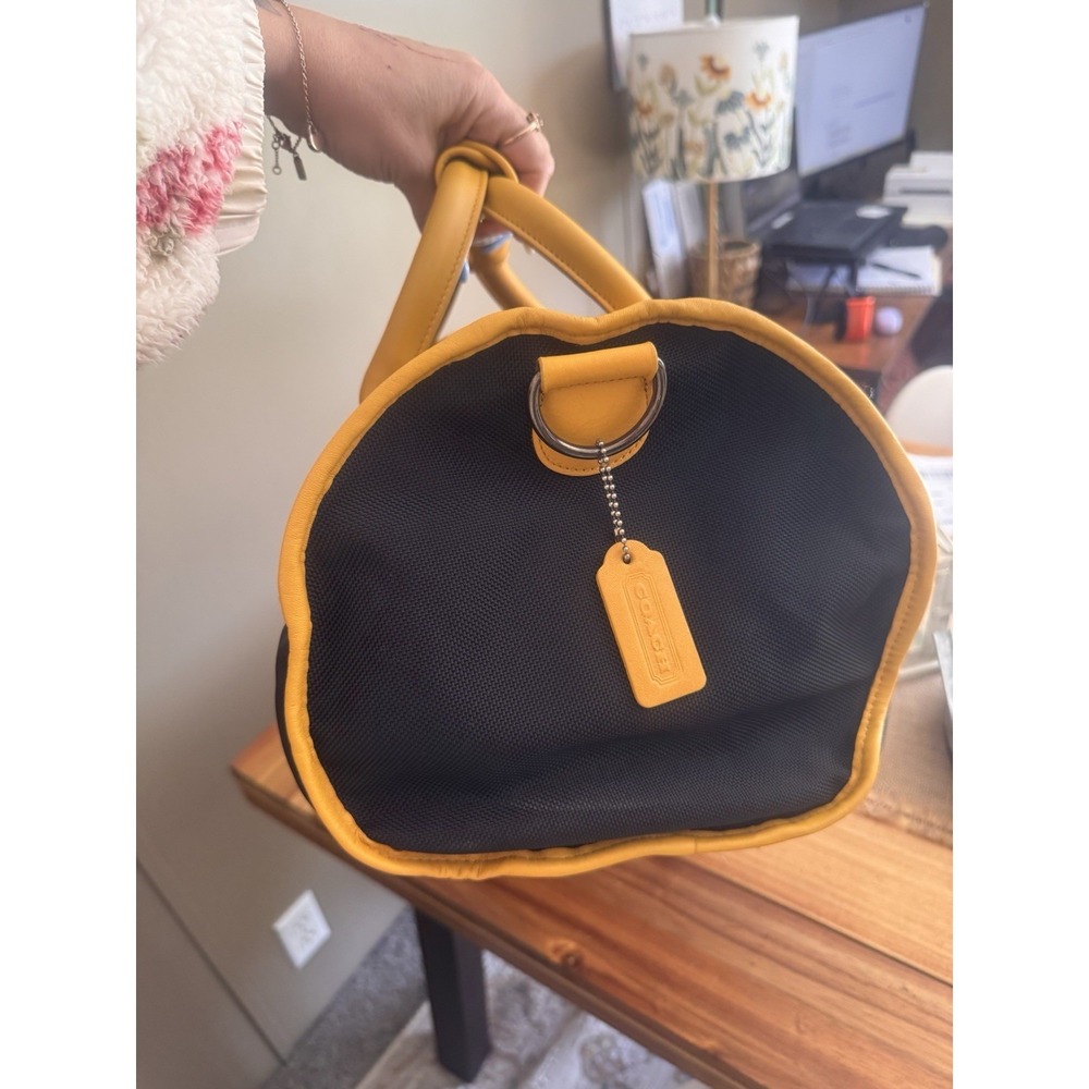 VTG 1996 Coach USA MADE Olympics Duffle Bag Yellow/Black Leather/Nylon Charm+Tag - Picture 4 of 10